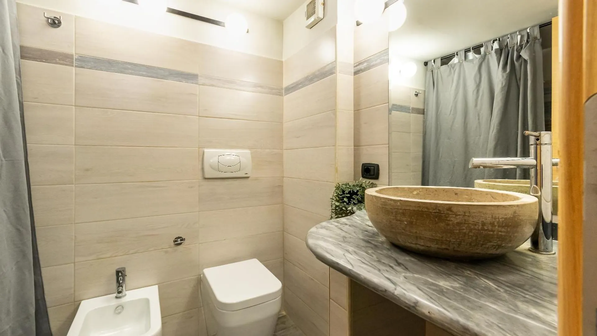 The Hive - Holiday Home In Trastevere Rome Apartment