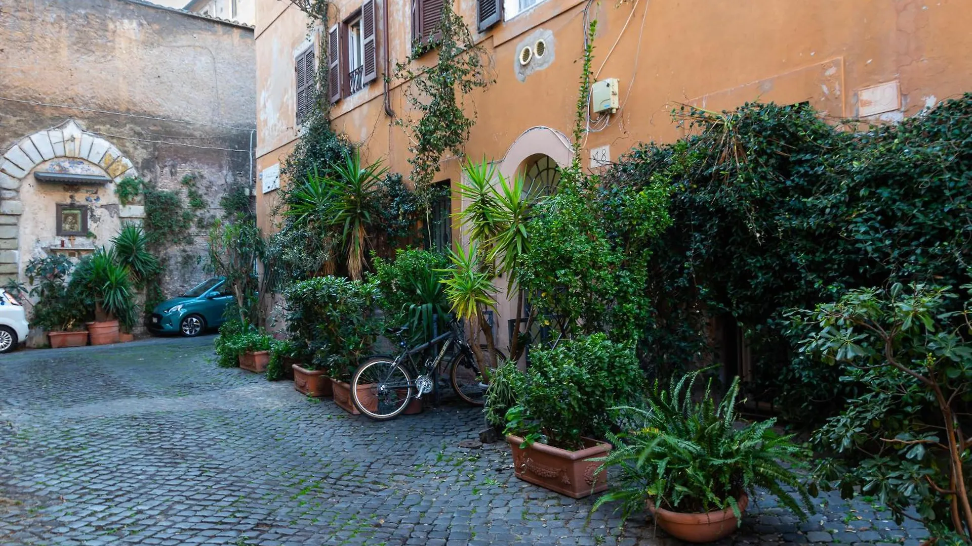 The Hive - Holiday Home In Trastevere Rome Apartment